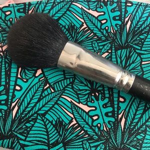 MAC 150 face brush